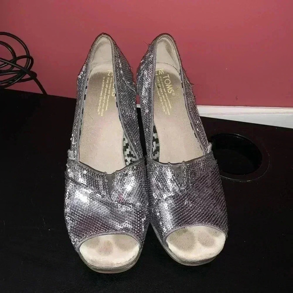 Toms Sparkling Wedge Shoes - Picture 3 of 7